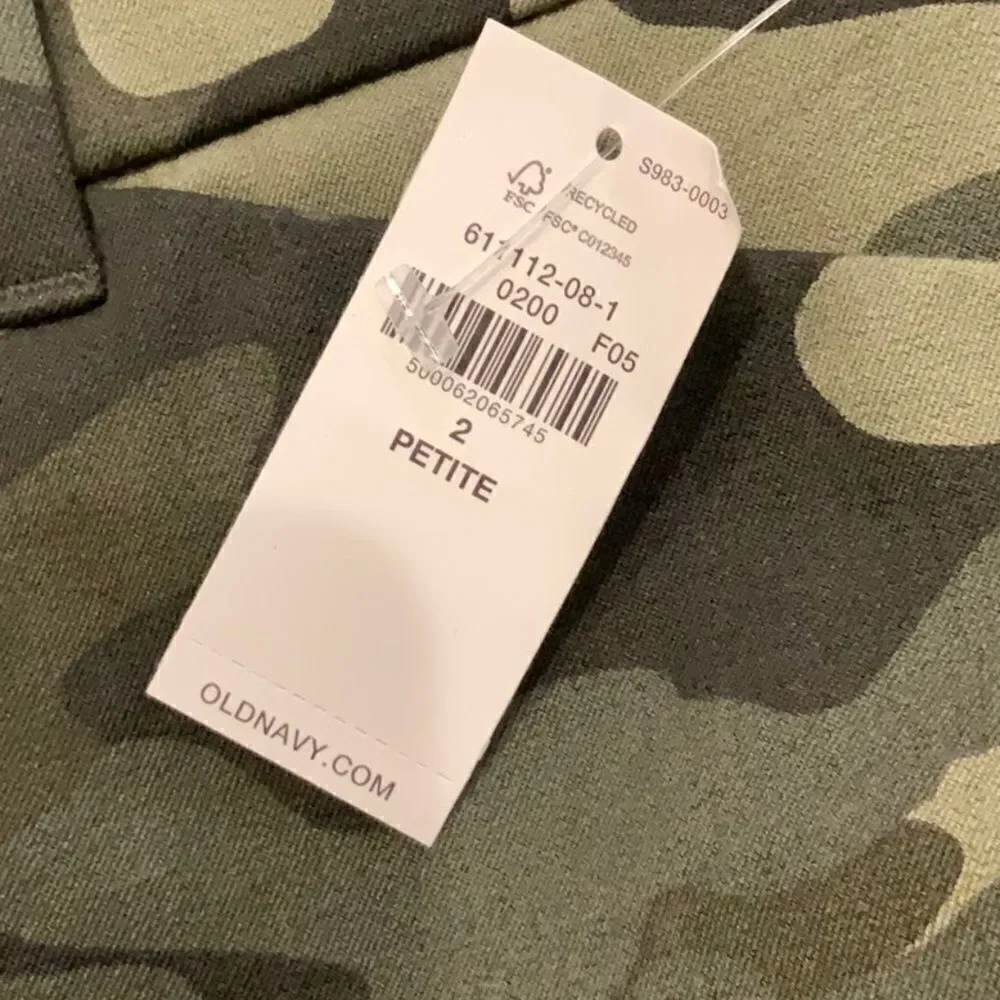 NWT Old Navy High-Waisted Camouflage Patterned Pixie Ankle Pants 2P Petite